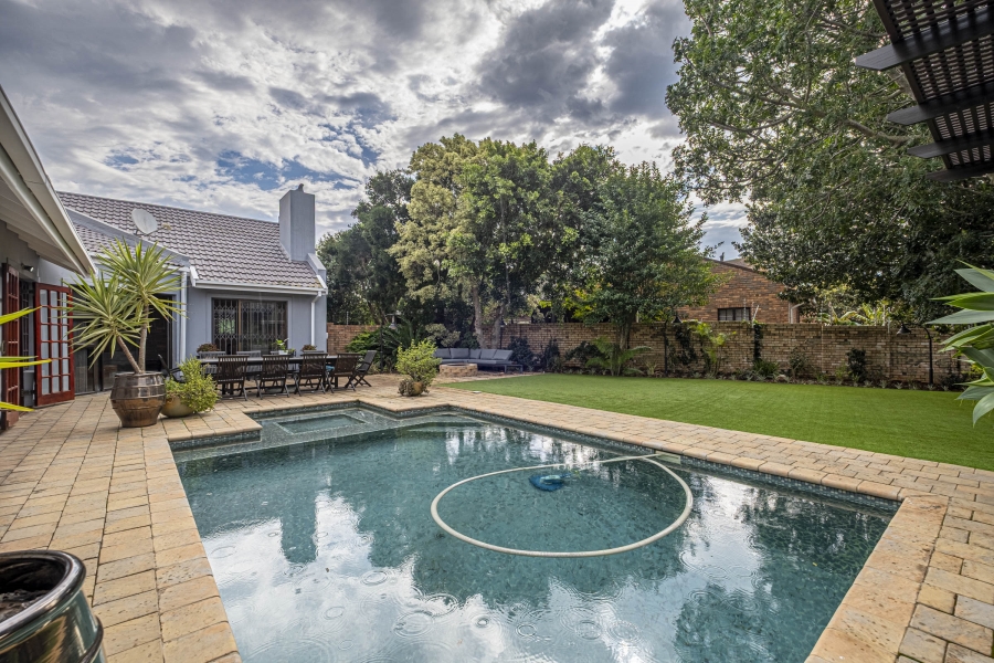 5 Bedroom Property for Sale in Summerstrand Eastern Cape